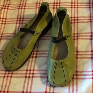 Green leather Mary Jane’s with elastic black stra